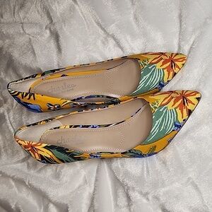 Charles by Charles David Yellow Floral Heels – Size 8